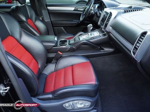 Used 2018 Porsche Cayenne GTS image 30