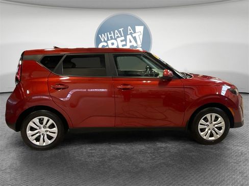 Used 2023 Kia Soul LX image 1
