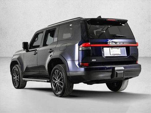 Used 2025 Lexus GX 550 w/ Accessory Package (2T) image 8