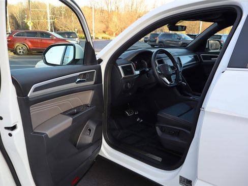 Used 2021 Volkswagen Atlas Cross Sport SE image 12