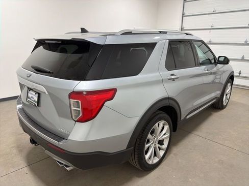 Used 2023 Ford Explorer Platinum w/ Technology Package image 4