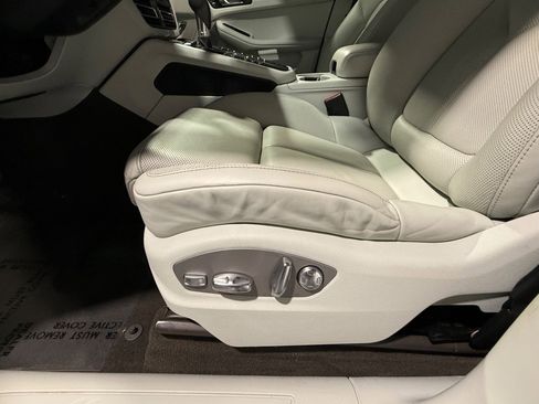 Used 2021 Porsche Macan AWD/4WD image 40