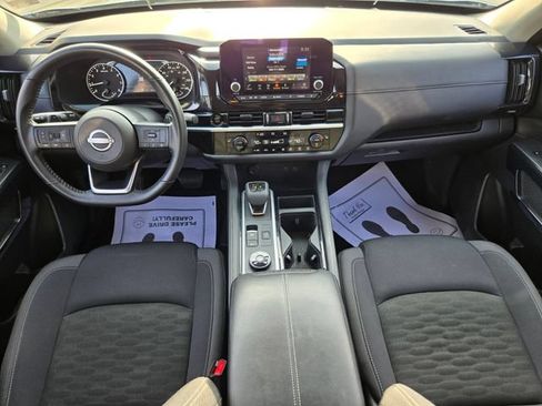 Used 2025 Nissan Pathfinder SV AWD/4WD image 14