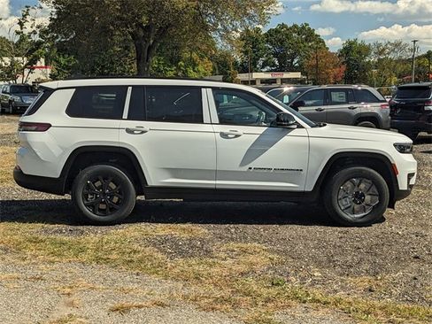New 2025 Jeep Grand Cherokee L Altitude image 2