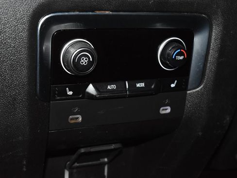 Used 2021 Chevrolet Tahoe Z71 w/ Luxury Package AWD/4WD image 23