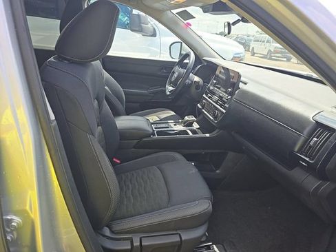 Certified 2025 Nissan Pathfinder SV w/ SV Premium Package FWD image 5