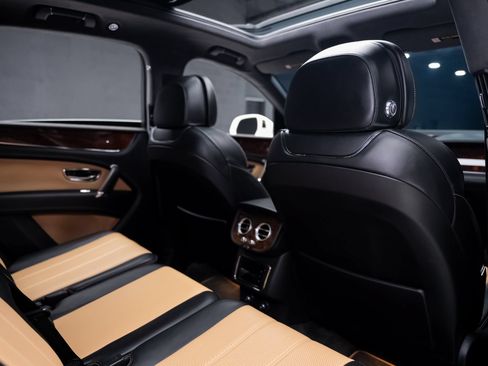 Used 2018 Bentley Bentayga AWD/4WD image 70