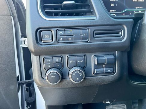 Used 2022 Chevrolet Suburban RST w/ Luxury Package AWD/4WD image 10