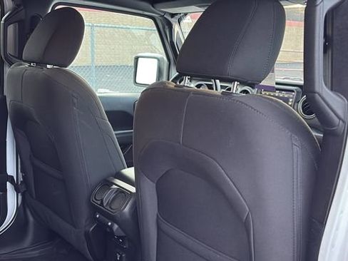 Used 2019 Jeep Wrangler Unlimited Sahara image 24