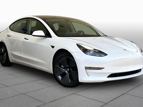 Used 2023 Tesla Model 3 Standard Range RWD image 2