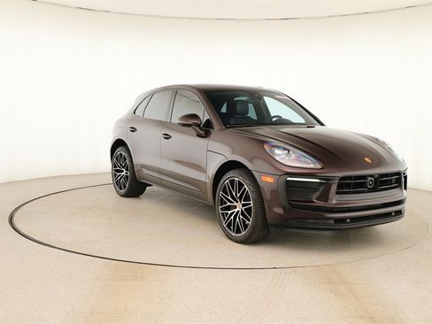 Used 2023 Porsche Macan Turbo image 10