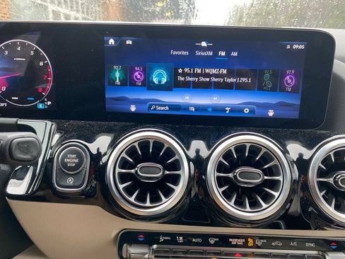 Used 2025 Mercedes-Benz GLA 250 4MATIC image 20