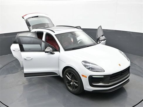 Certified 2023 Porsche Macan Turbo image 33
