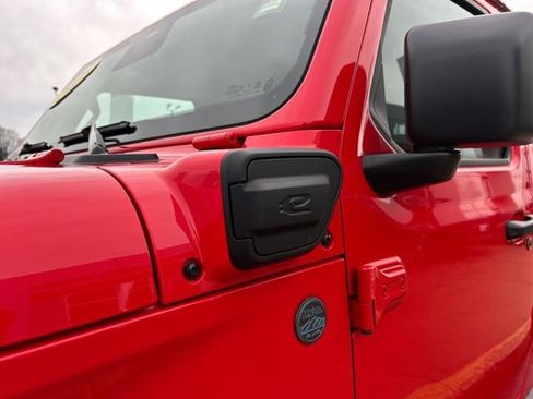 Used 2025 Jeep Wrangler Unlimited Sahara w/ Safety Group image 19