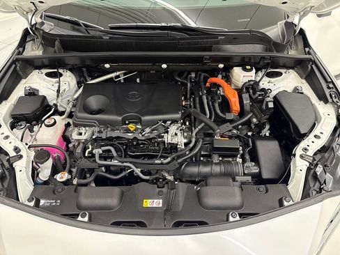 Used 2022 Toyota Venza LE image 10