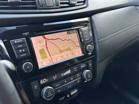 Used 2020 Nissan Rogue SL w/ Premium Package image 22