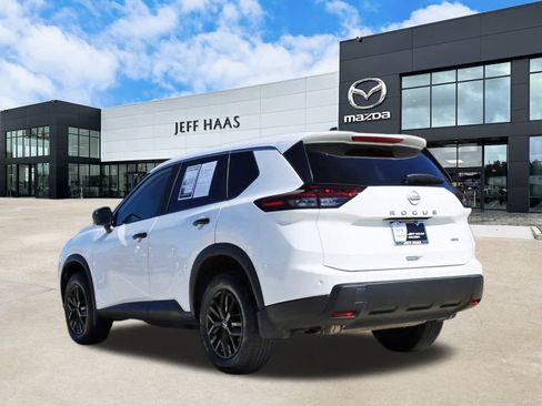 Used 2025 Nissan Rogue S image 2