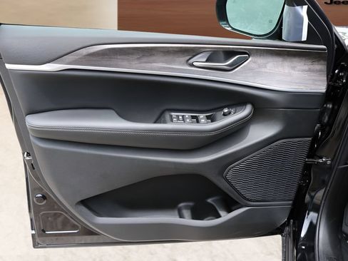 New 2026 Jeep Grand Cherokee 4WD image 10