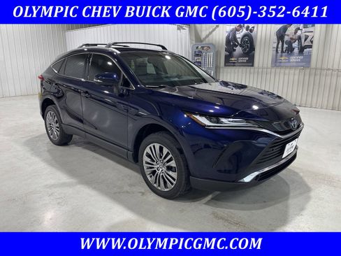 Used 2022 Toyota Venza XLE image 1