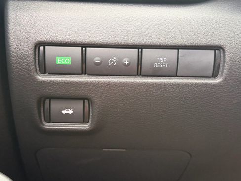 Used 2025 Nissan Sentra SV w/ Trunk Package FWD image 31