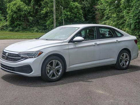 Used 2023 Volkswagen Jetta SE FWD image 1
