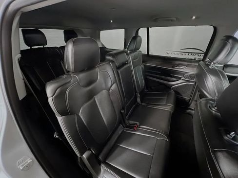 Used 2021 Jeep Grand Cherokee L Limited w/ Luxury Tech Group II AWD/4WD image 30