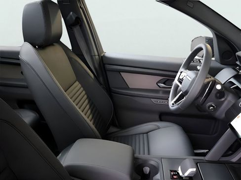 New 2025 Land Rover Discovery Sport Dynamic SE image 22