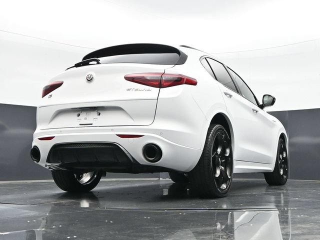 Used 2022 Alfa Romeo Stelvio Veloce AWD/4WD image 45