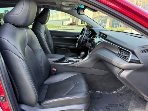 Used 2019 Toyota Camry XSE image 36