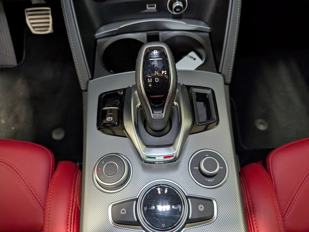 Used 2025 Alfa Romeo Stelvio Sprint w/ Veloce Package AWD/4WD image 23