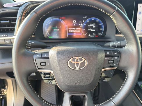 Certified 2025 Toyota Crown XLE image 20