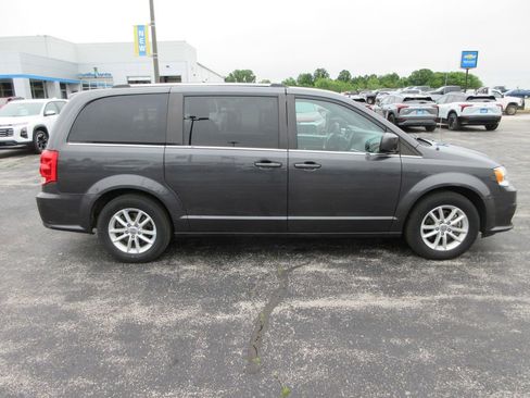Used 2020 Dodge Grand Caravan SXT FWD image 6