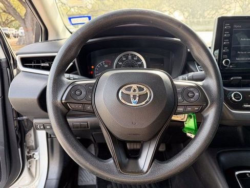 Used 2021 Toyota Corolla LE image 6