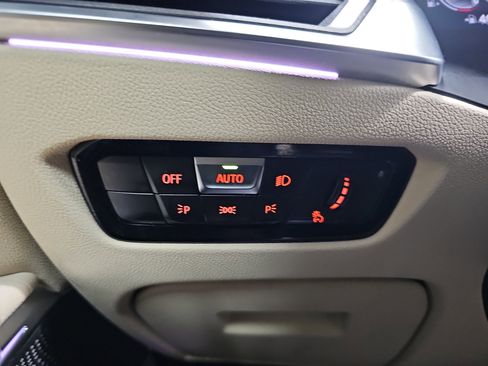 Used 2021 BMW 330i Sedan w/ Premium Package image 26