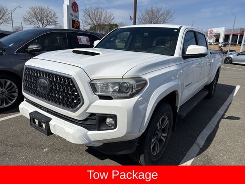 Used 2018 Toyota Tacoma TRD Sport w/ Technology Package image 11