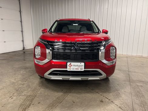 Used 2024 Mitsubishi Outlander SEL image 3