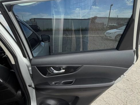 Used 2018 Nissan Rogue SL FWD image 19