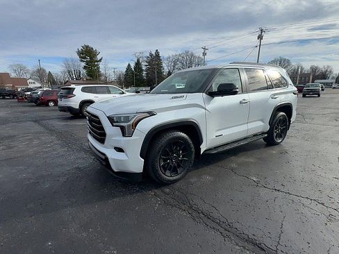 Used 2025 Toyota Sequoia Limited image 4