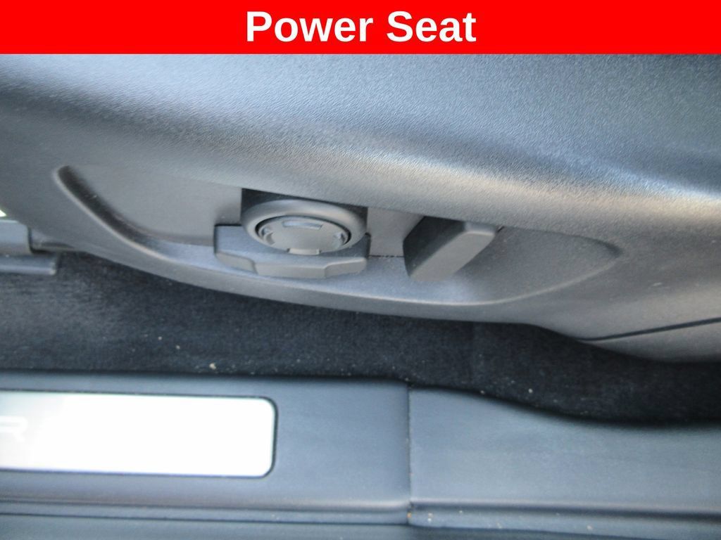 Used 2025 Land Rover Discovery Sport Dynamic SE AWD/4WD image 28