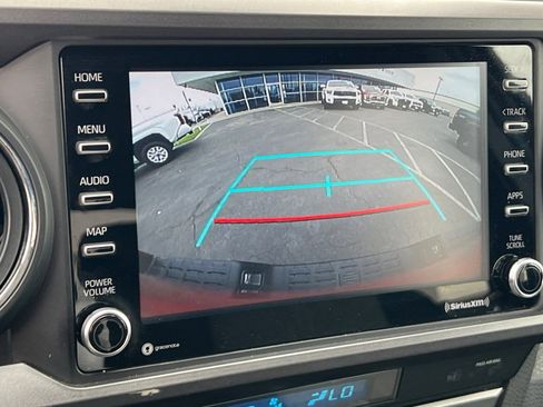 Used 2022 Toyota Tacoma TRD Off-Road w/ Technology Package image 18