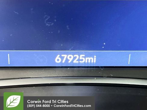 Used 2023 GMC Terrain SLT image 2