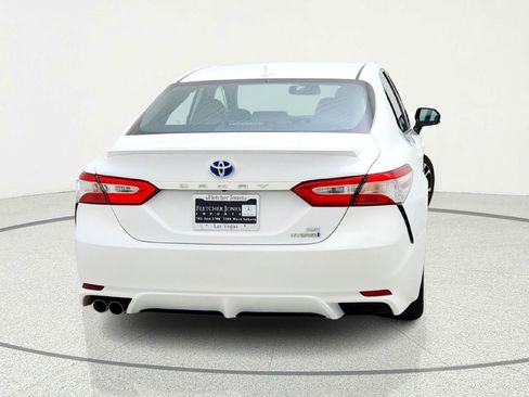 Used 2020 Toyota Camry SE w/ Sunroof Package image 7