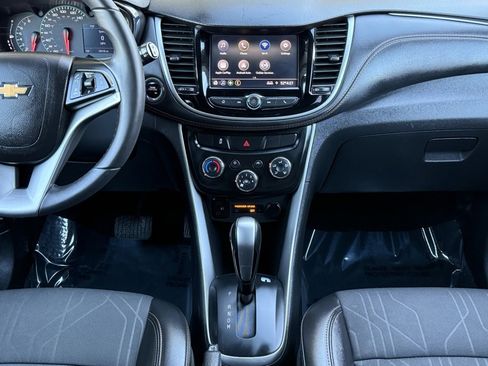 Used 2021 Chevrolet Trax LT w/ LT Convenience Package image 24