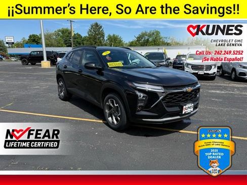 Used 2025 Chevrolet Trax LT FWD image 1