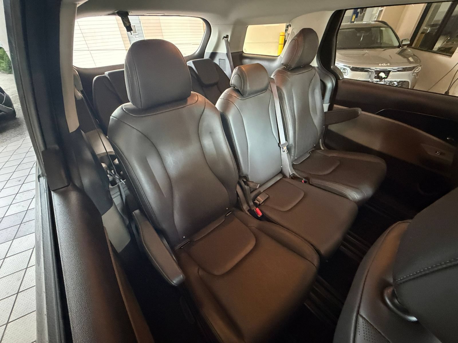 Used 2026 Kia Carnival FWD image 36