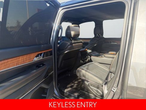 Used 2024 Jeep Grand Wagoneer Series III AWD/4WD image 23