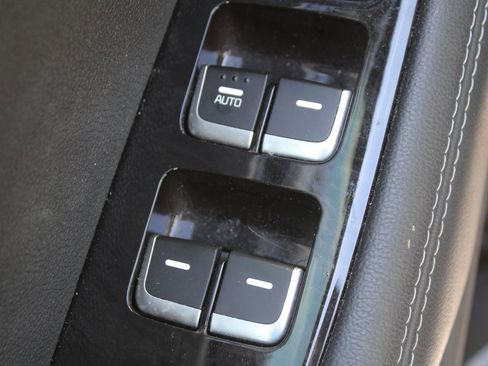 Used 2016 Kia Sorento EX image 19