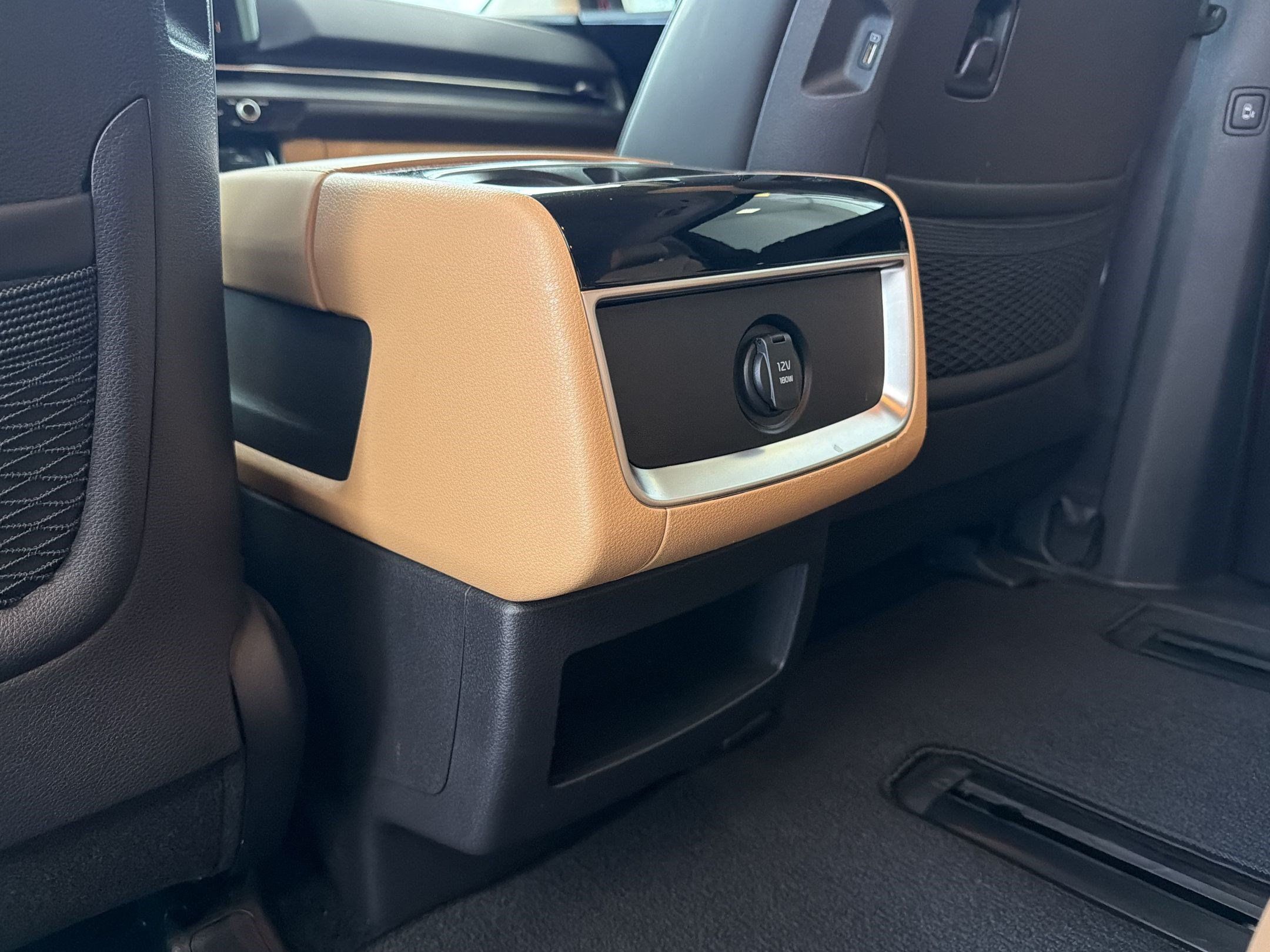 Used 2024 Kia Carnival EX FWD image 34