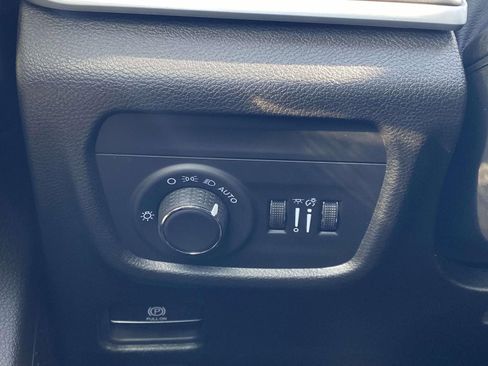 Used 2025 Jeep Grand Cherokee L Laredo w/ Luxury Tech Group I image 28