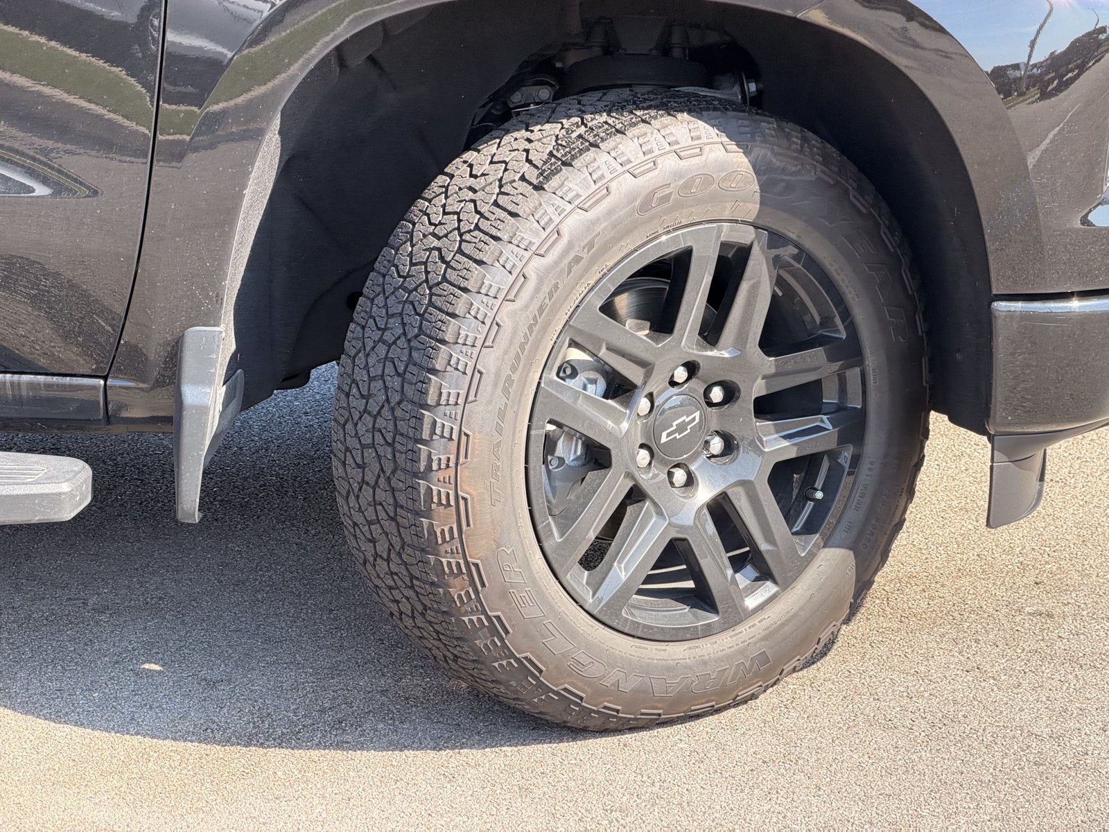 Used 2024 Chevrolet Silverado 1500 Custom w/ Turbomax Blackout Package AWD/4WD image 5